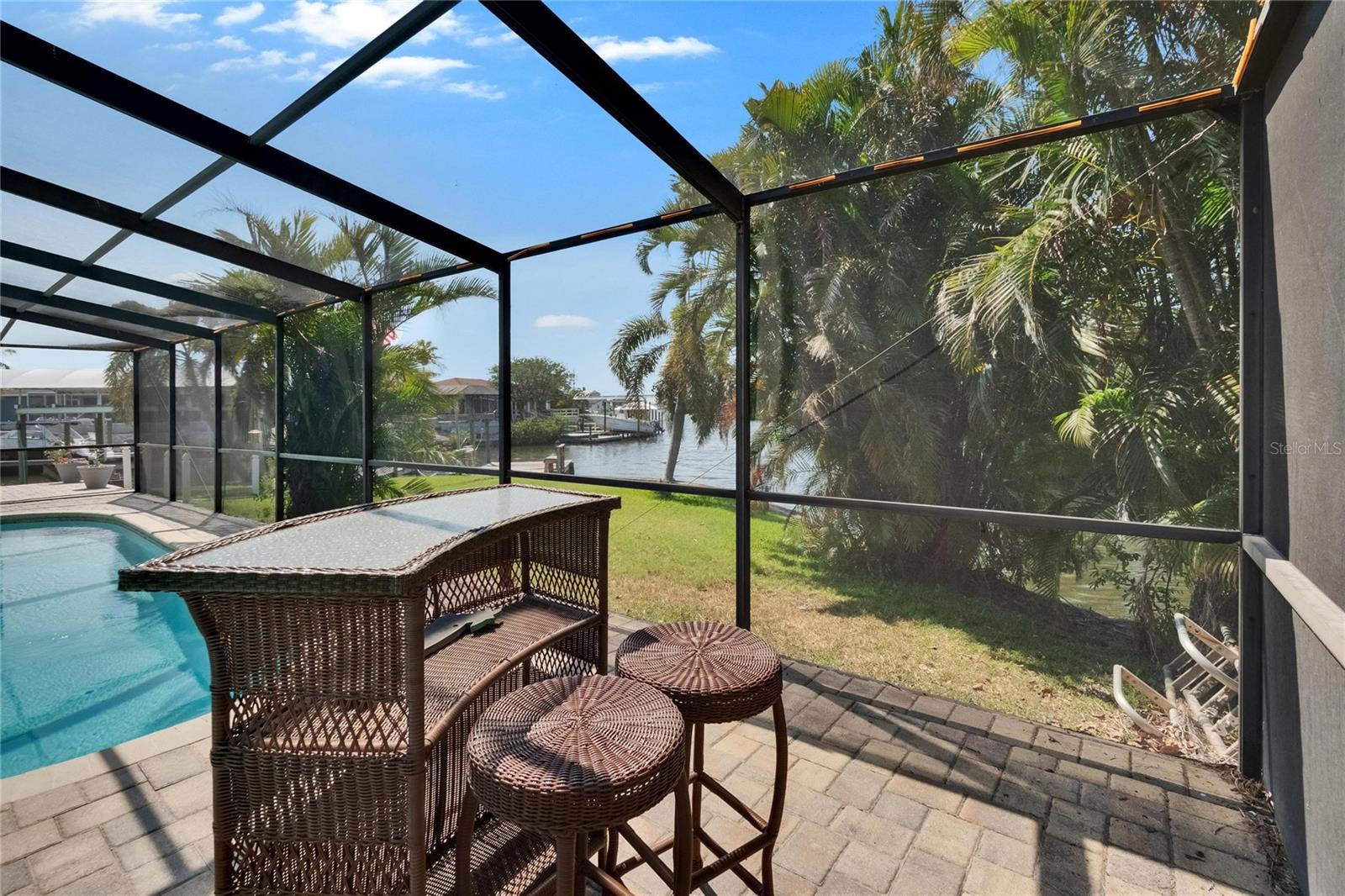 Listing photo id 45 for 6530 Manila Palm Way