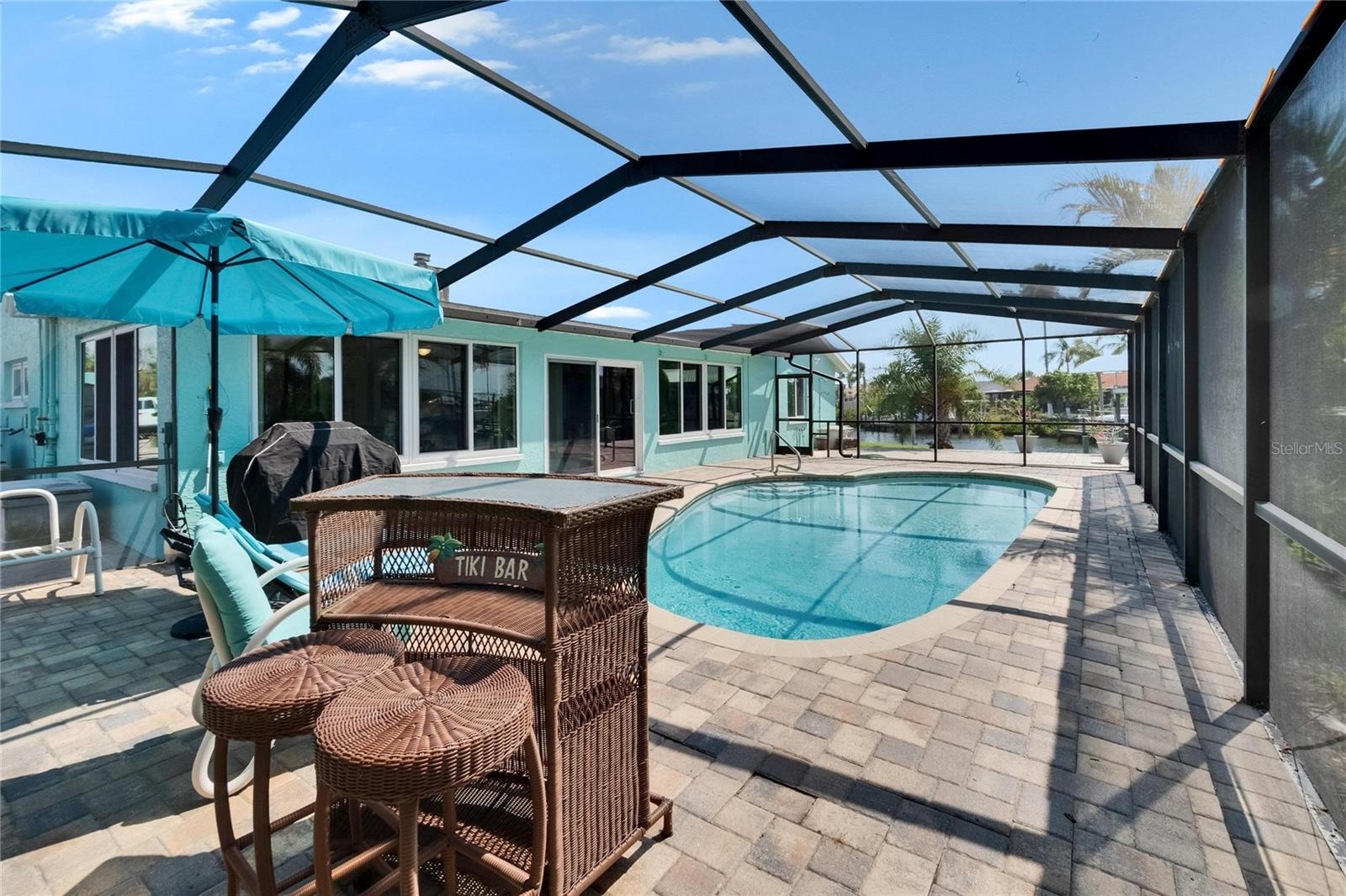 Listing photo id 46 for 6530 Manila Palm Way