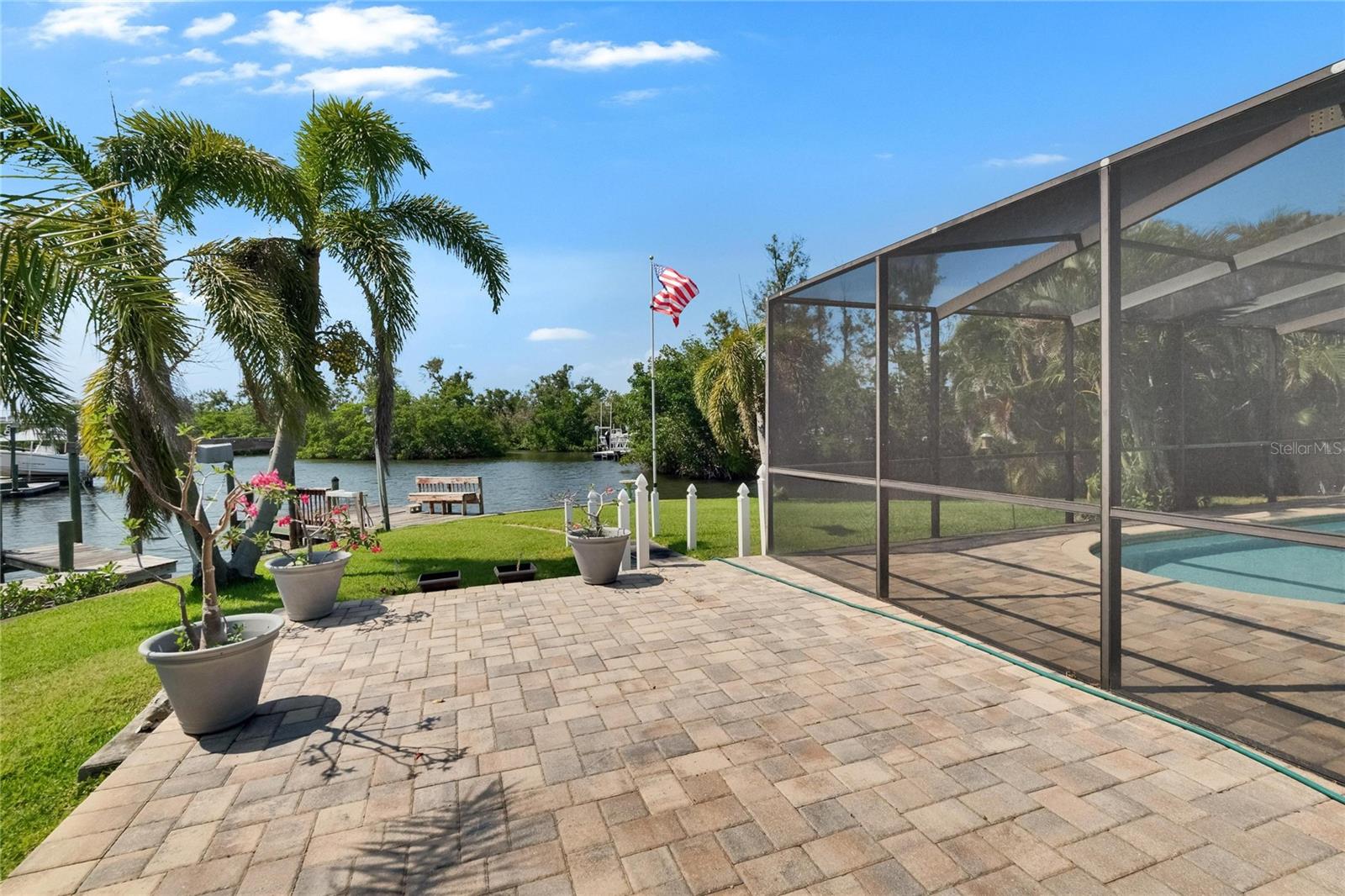 Listing photo id 50 for 6530 Manila Palm Way