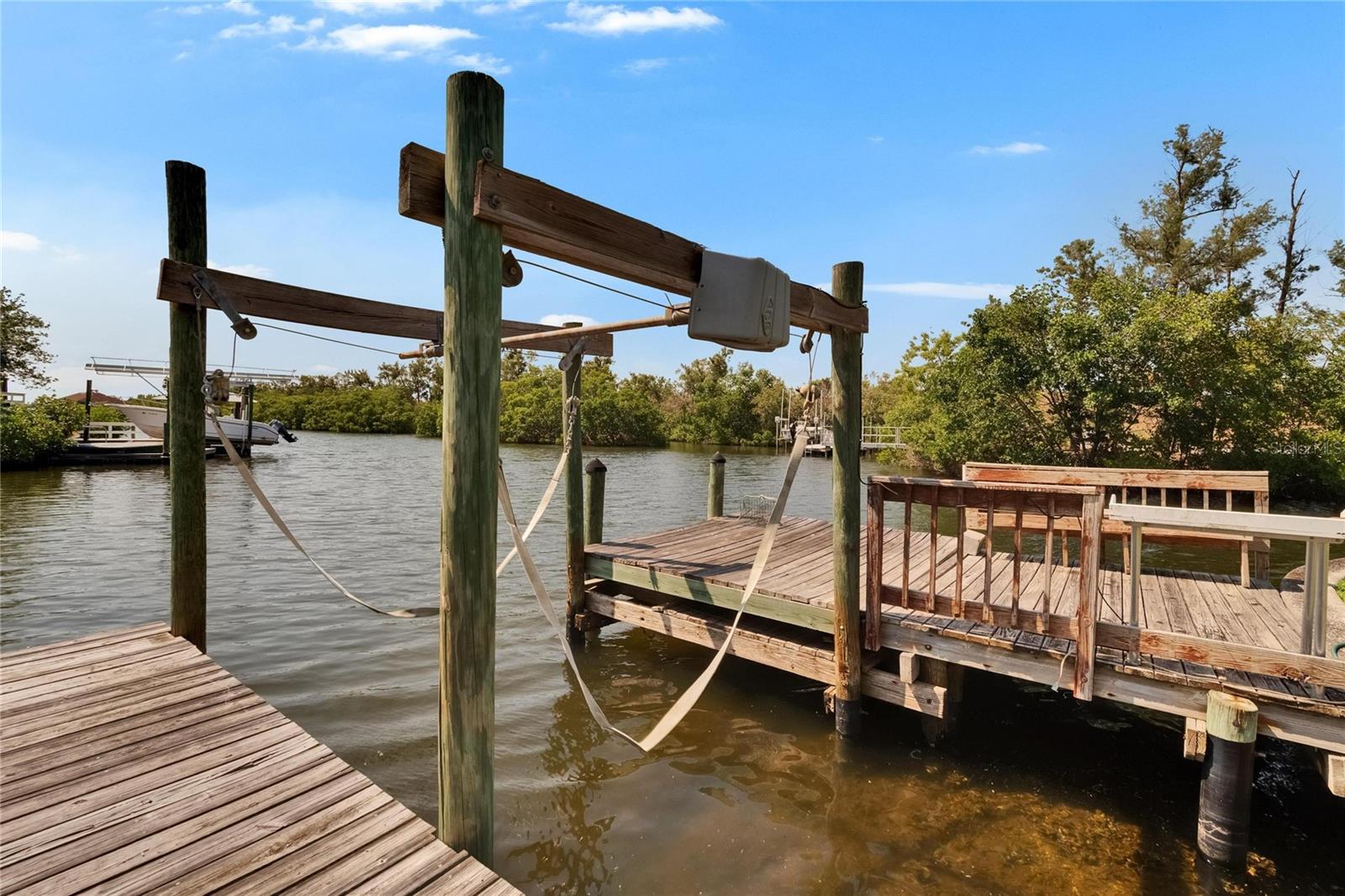 Listing photo id 57 for 6530 Manila Palm Way