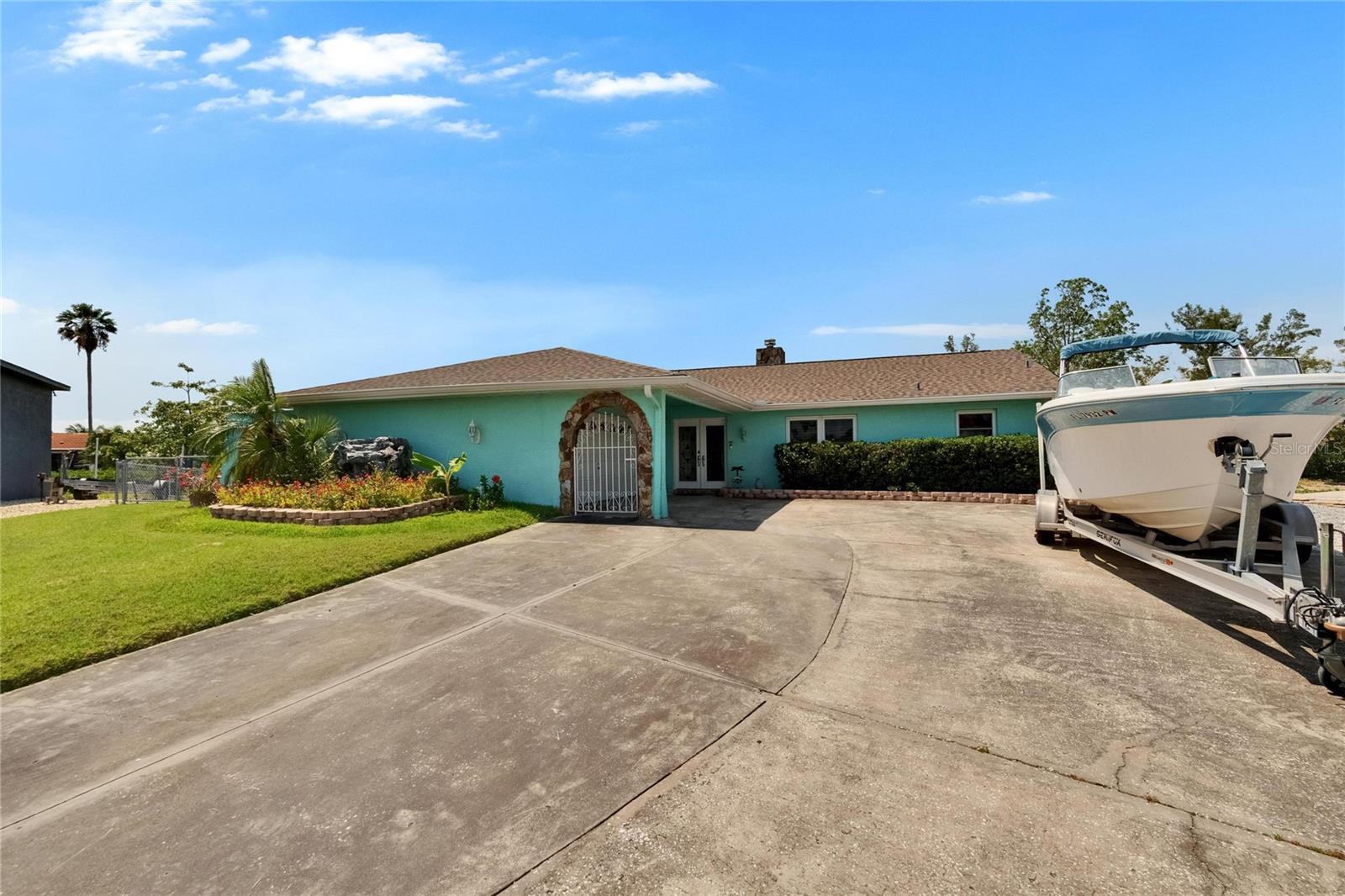 Listing photo id 4 for 6530 Manila Palm Way