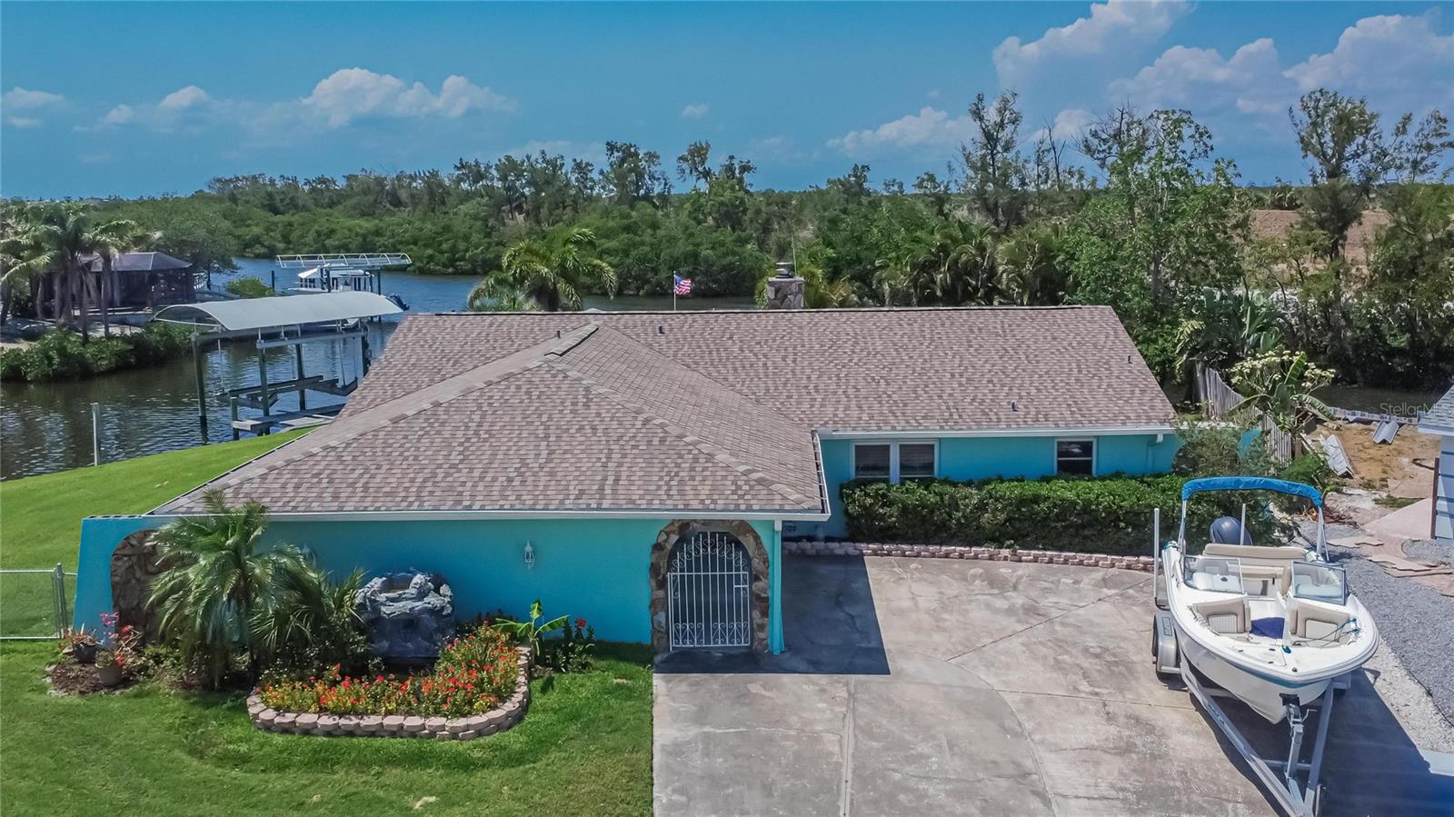 Listing photo id 73 for 6530 Manila Palm Way