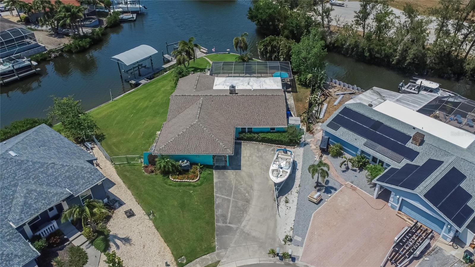Listing photo id 75 for 6530 Manila Palm Way