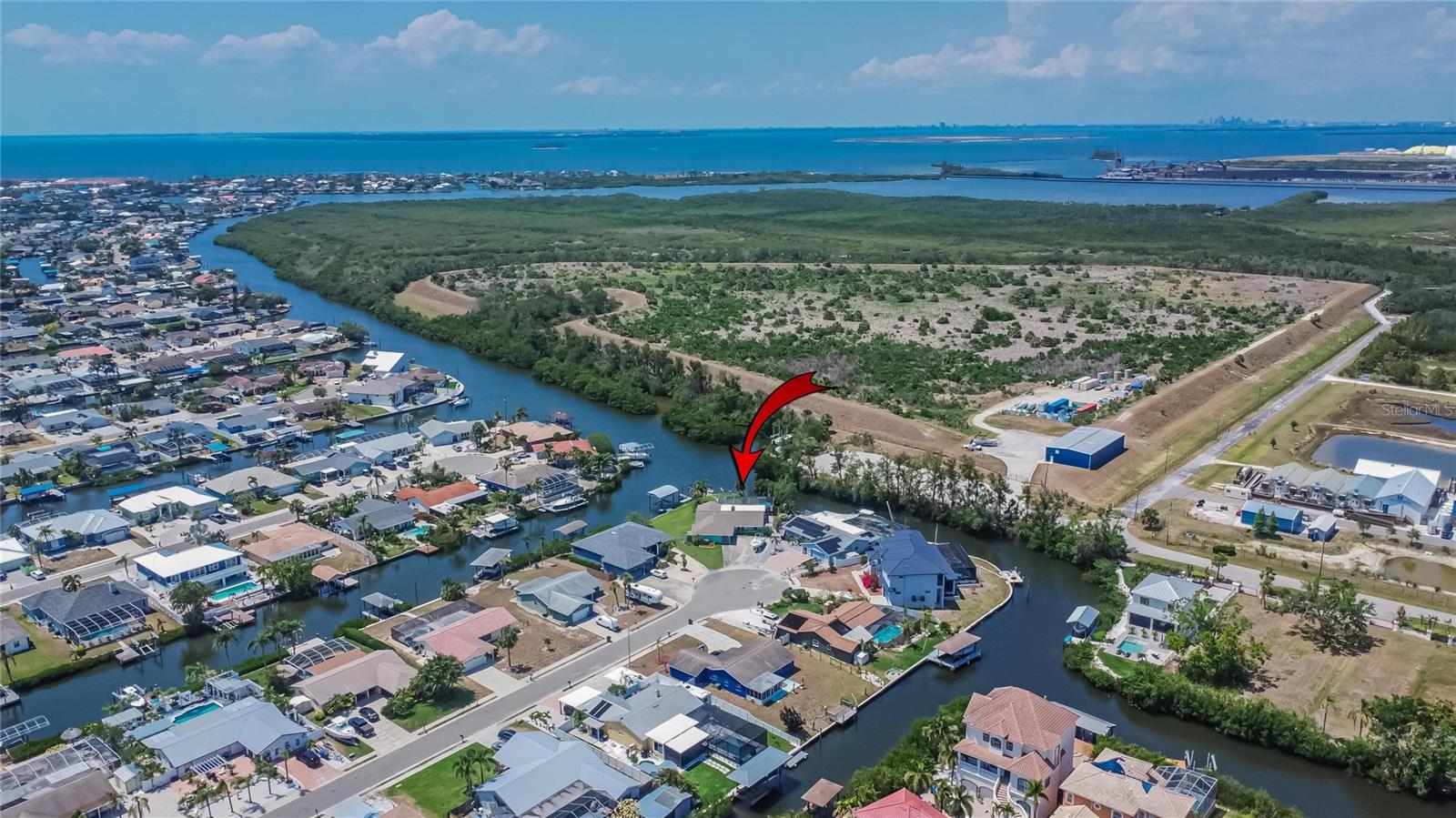 Listing photo id 76 for 6530 Manila Palm Way