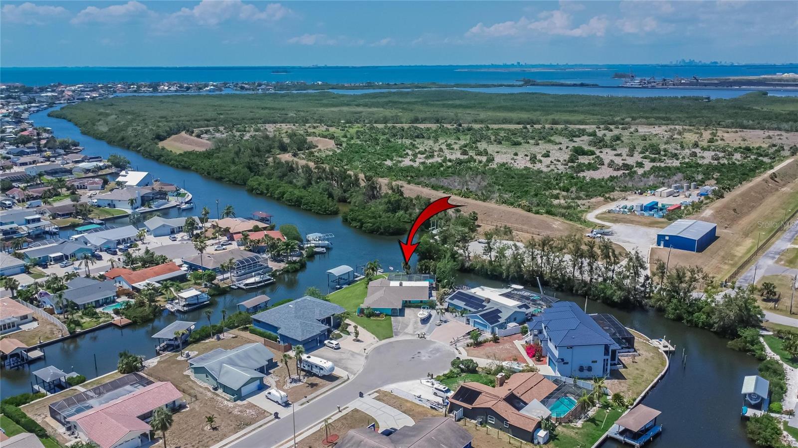 Listing photo id 77 for 6530 Manila Palm Way