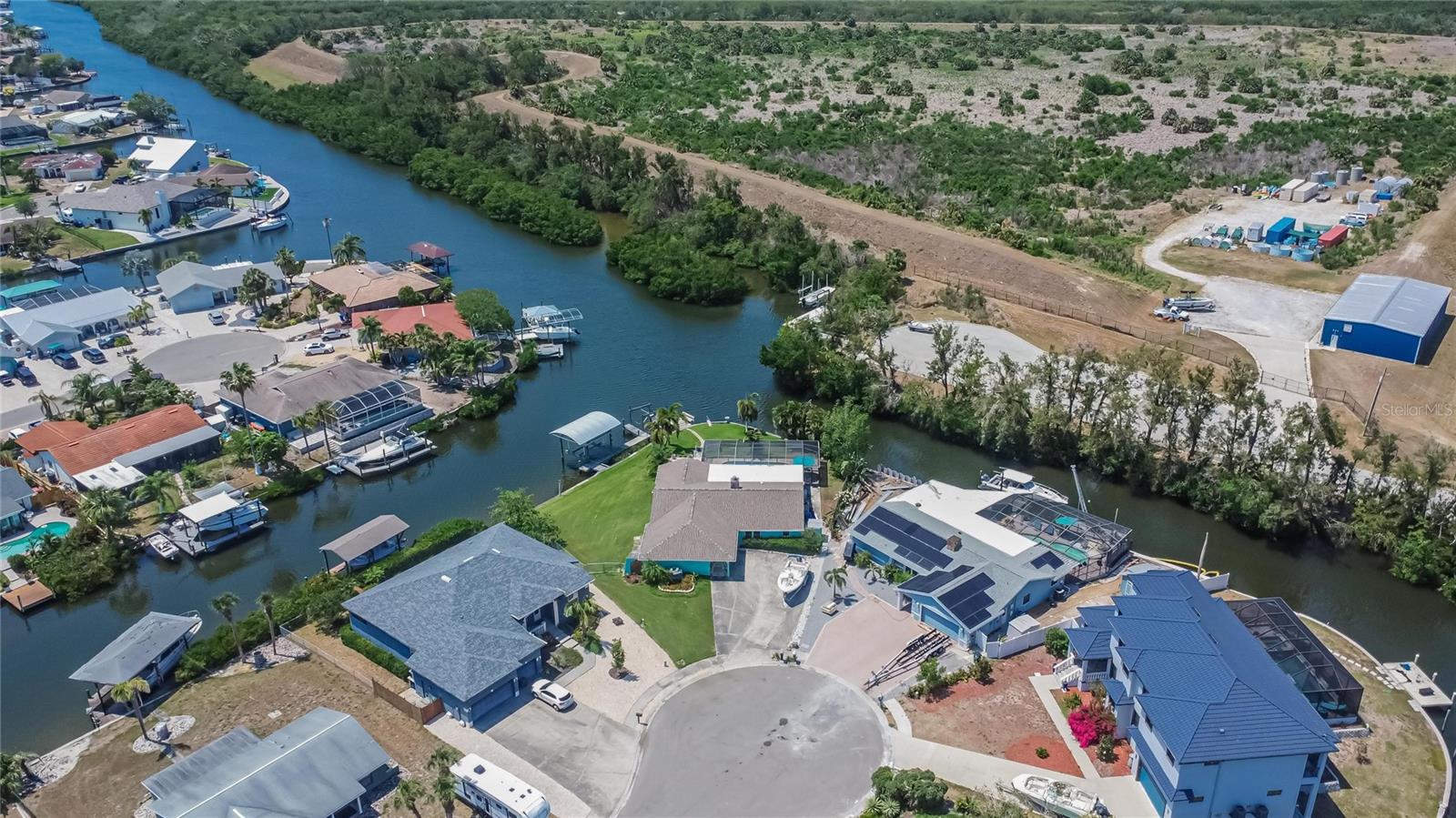 Listing photo id 78 for 6530 Manila Palm Way