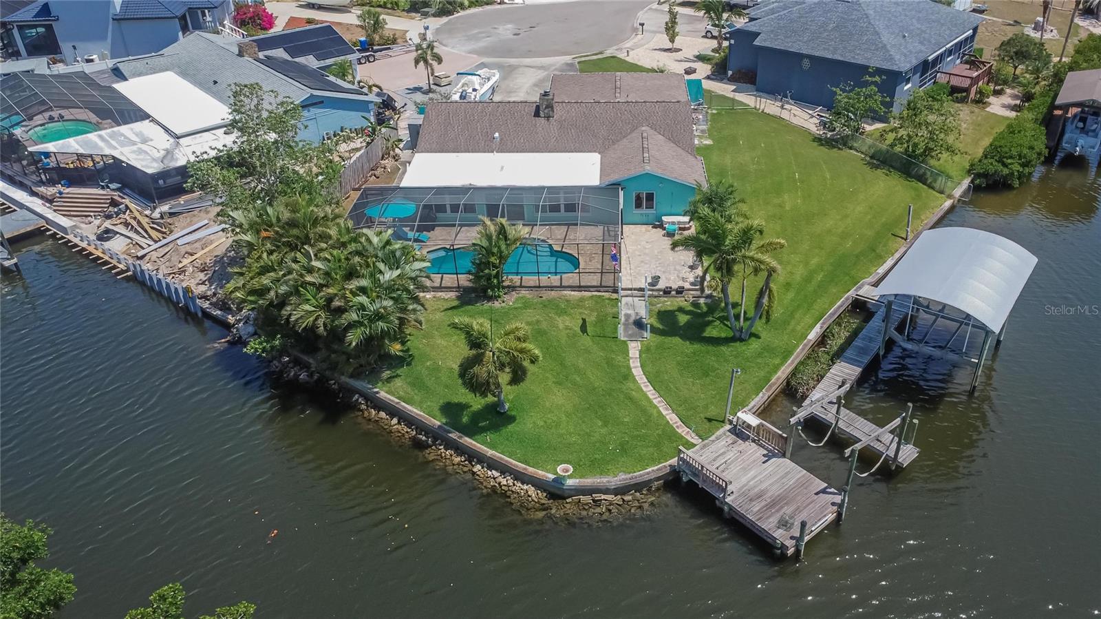 Listing photo id 87 for 6530 Manila Palm Way
