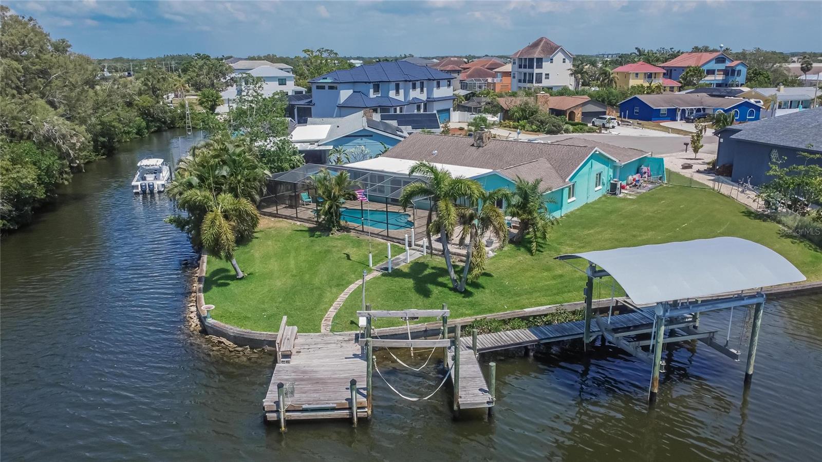 Listing photo id 89 for 6530 Manila Palm Way
