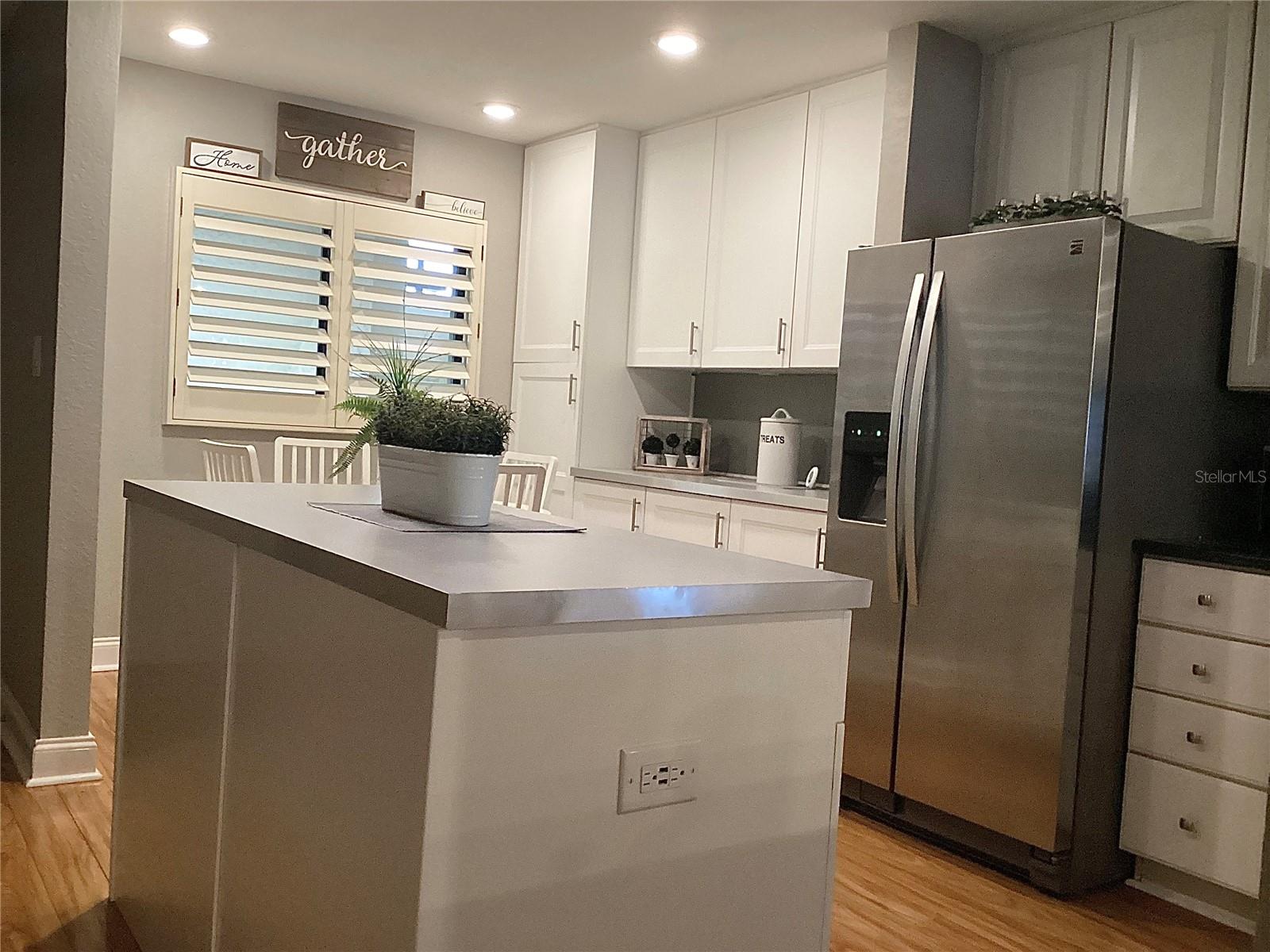 Listing photo id 12 for 120 1st Street E 104