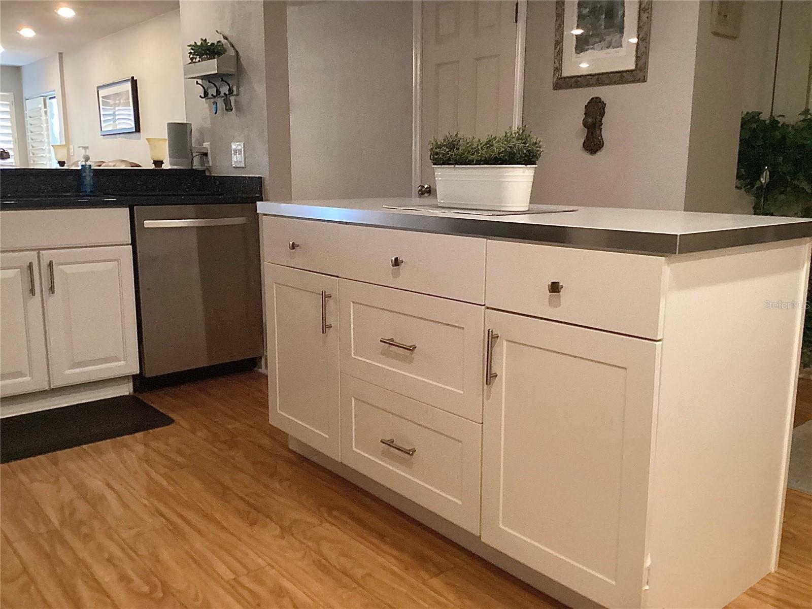 Listing photo id 13 for 120 1st Street E 104