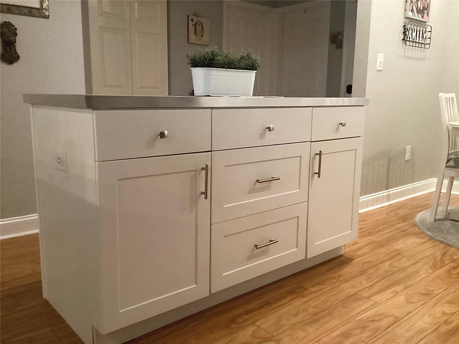 Listing photo id 14 for 120 1st Street E 104