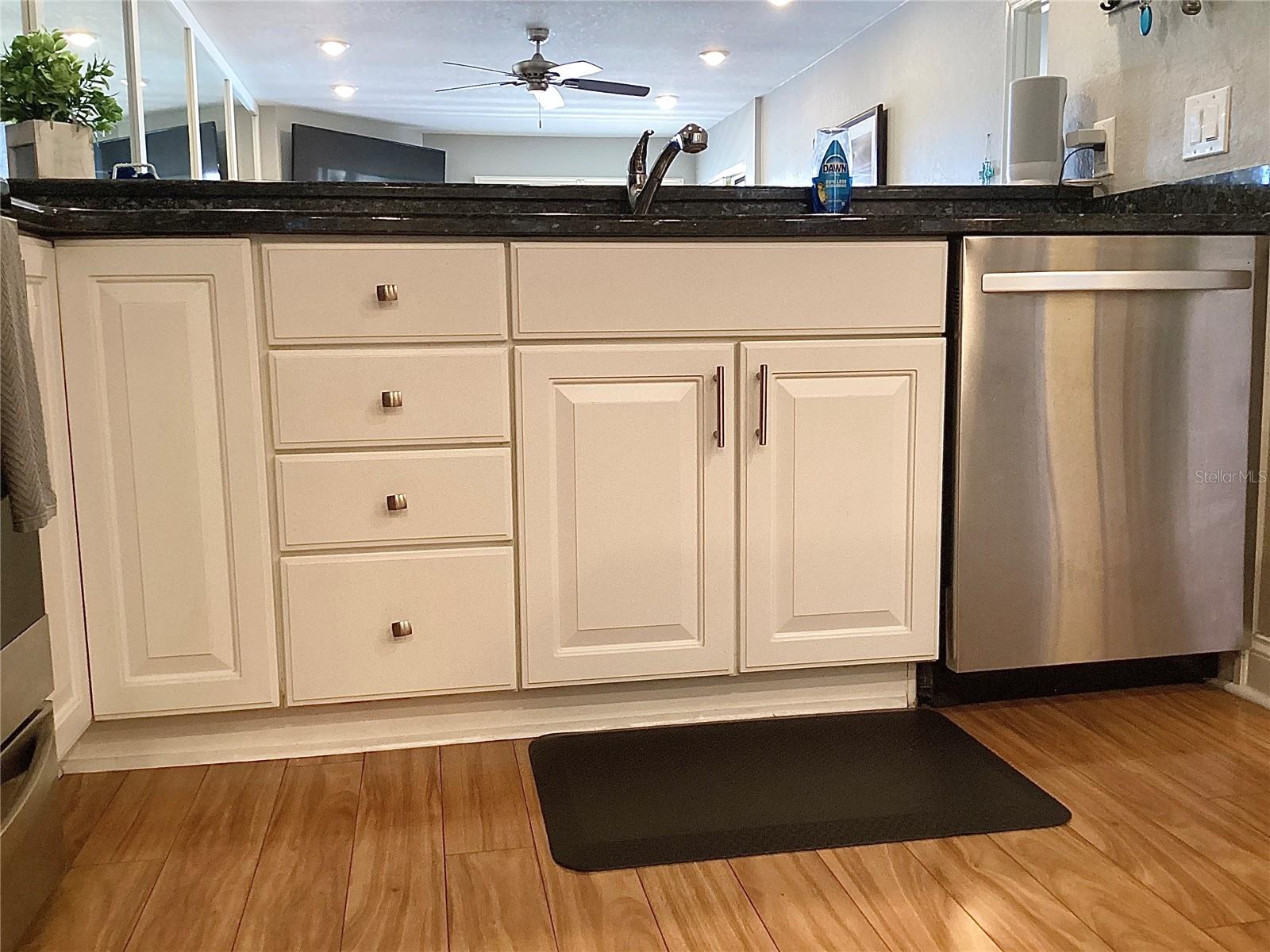 Listing photo id 15 for 120 1st Street E 104