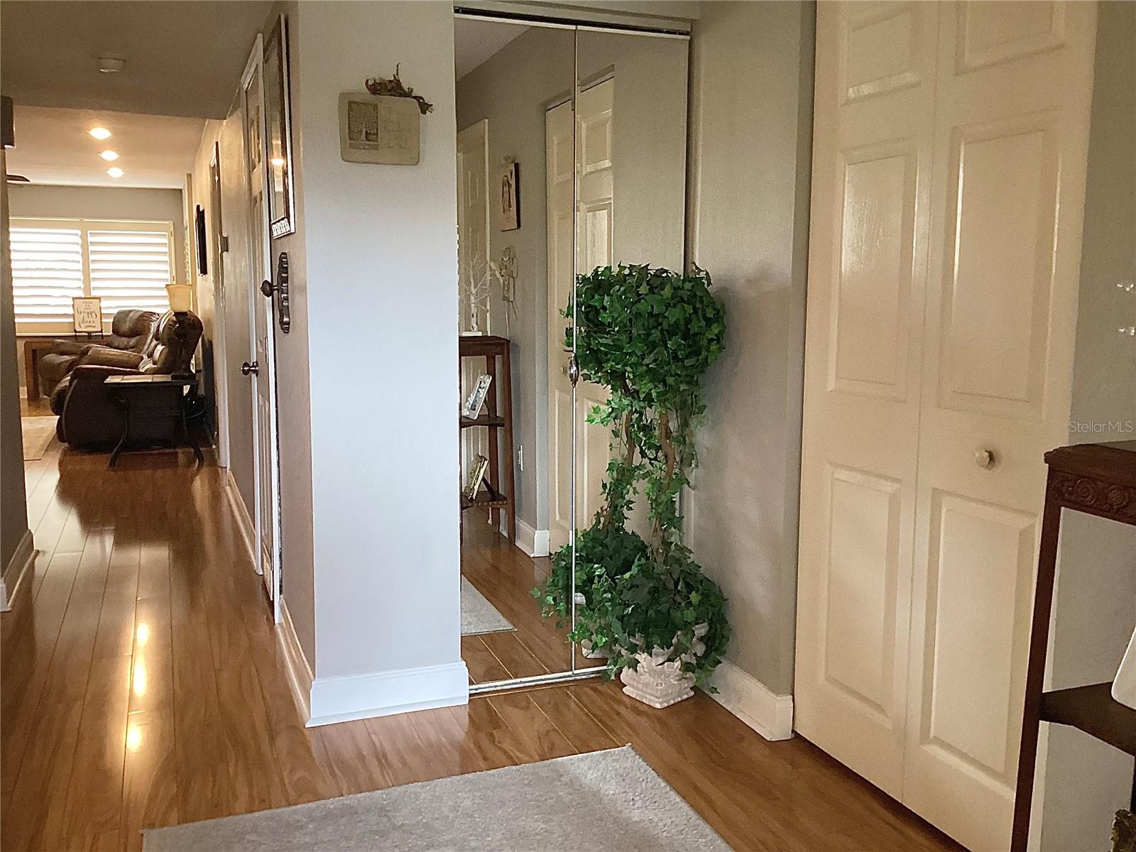 Listing photo id 23 for 120 1st Street E 104