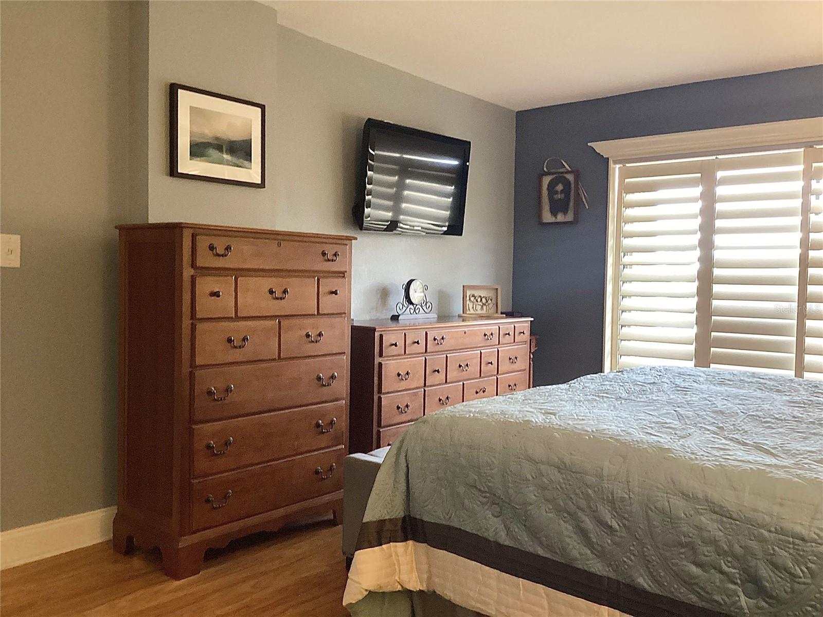 Listing photo id 28 for 120 1st Street E 104