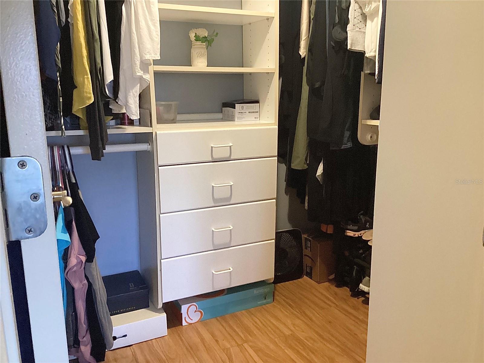 Listing photo id 33 for 120 1st Street E 104