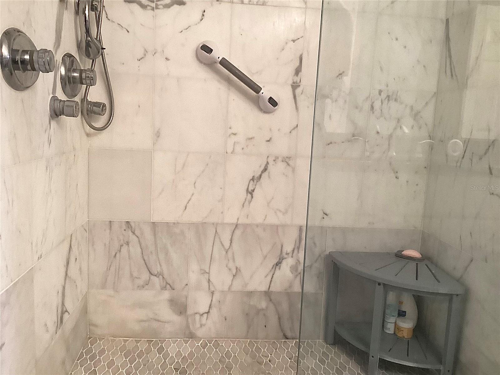 Listing photo id 38 for 120 1st Street E 104