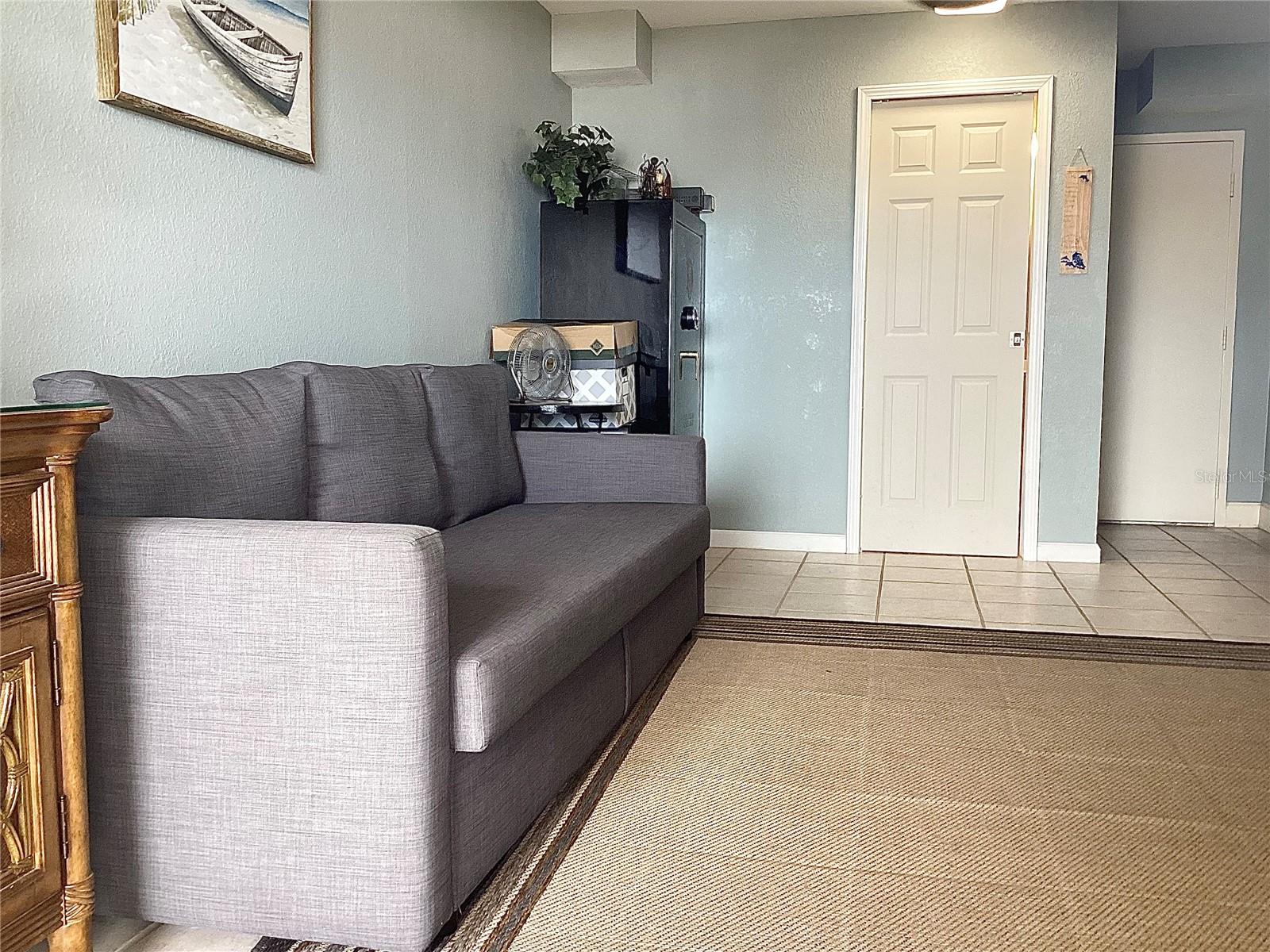 Listing photo id 43 for 120 1st Street E 104