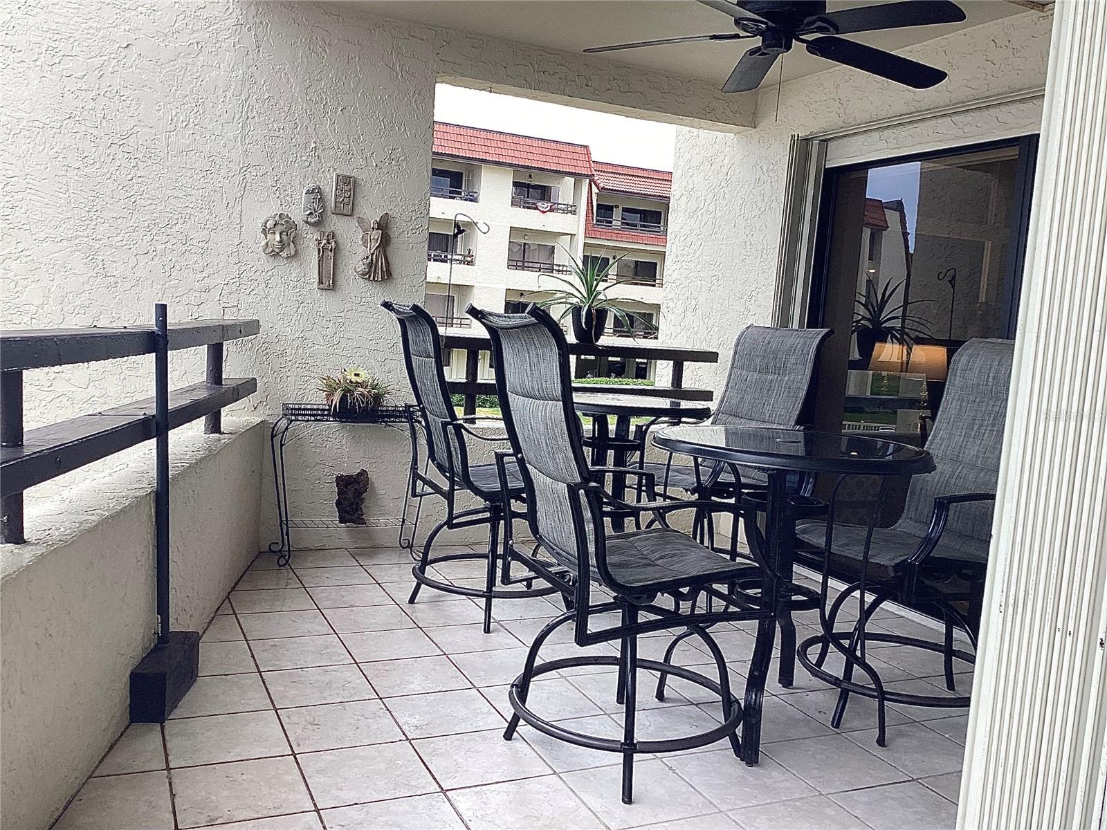 Listing photo id 52 for 120 1st Street E 104