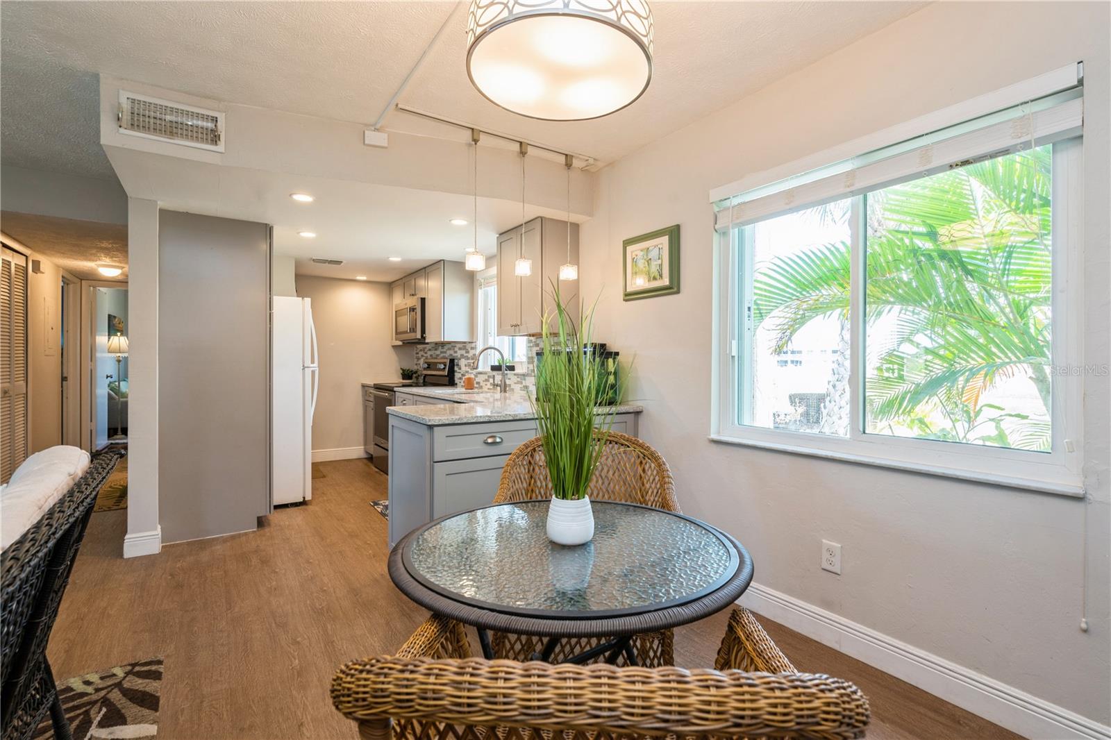 Image 10 of 35 For 527 Cape Coral Parkway W 4