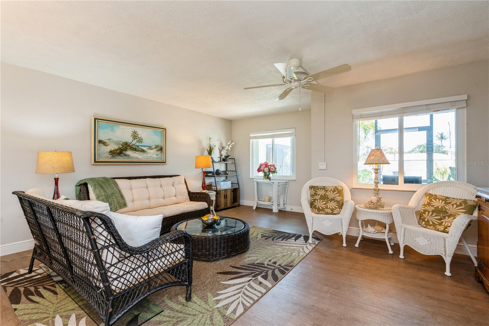 Image 13 of 35 For 527 Cape Coral Parkway W 4