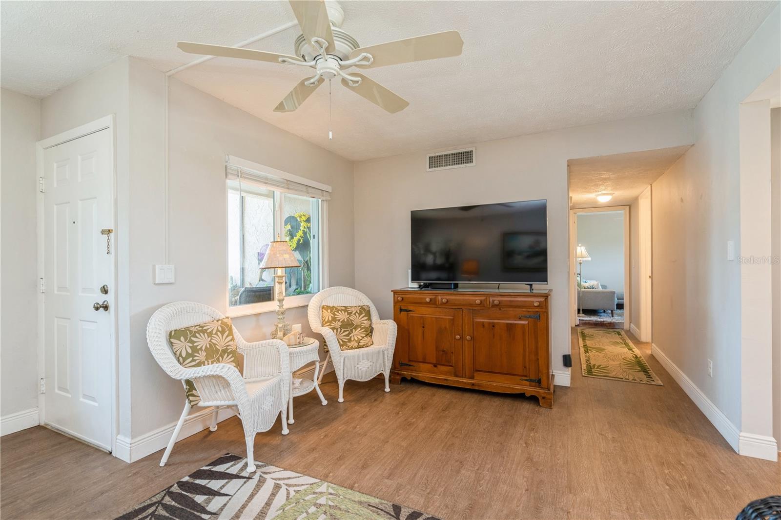 Image 16 of 35 For 527 Cape Coral Parkway W 4