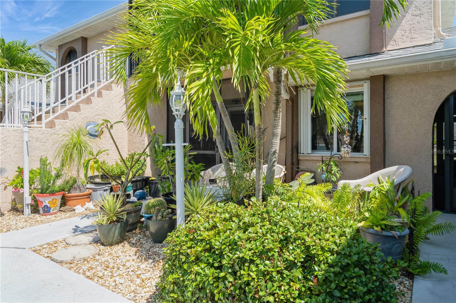 Image 2 of 35 For 527 Cape Coral Parkway W 4