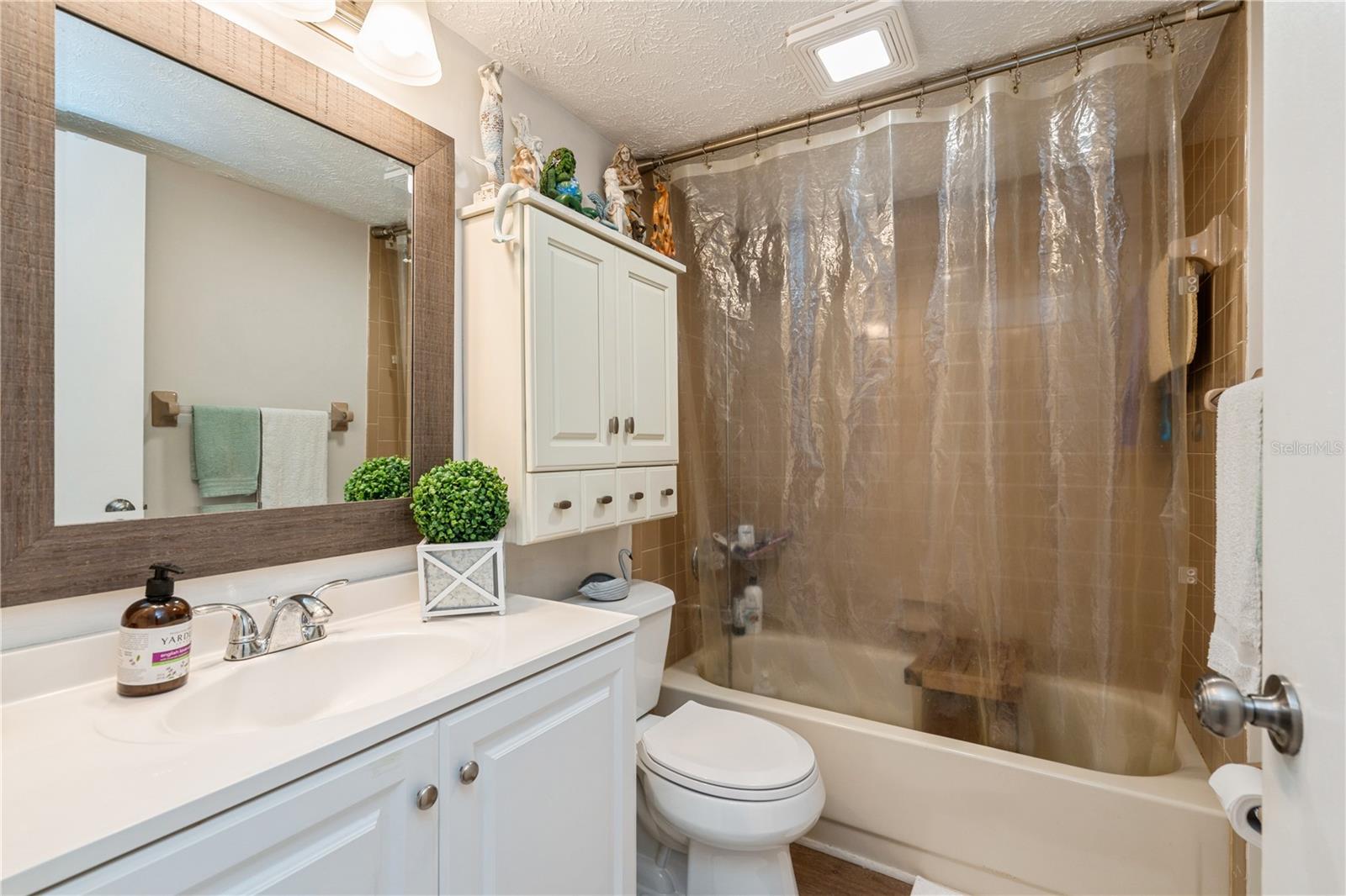 Image 25 of 35 For 527 Cape Coral Parkway W 4