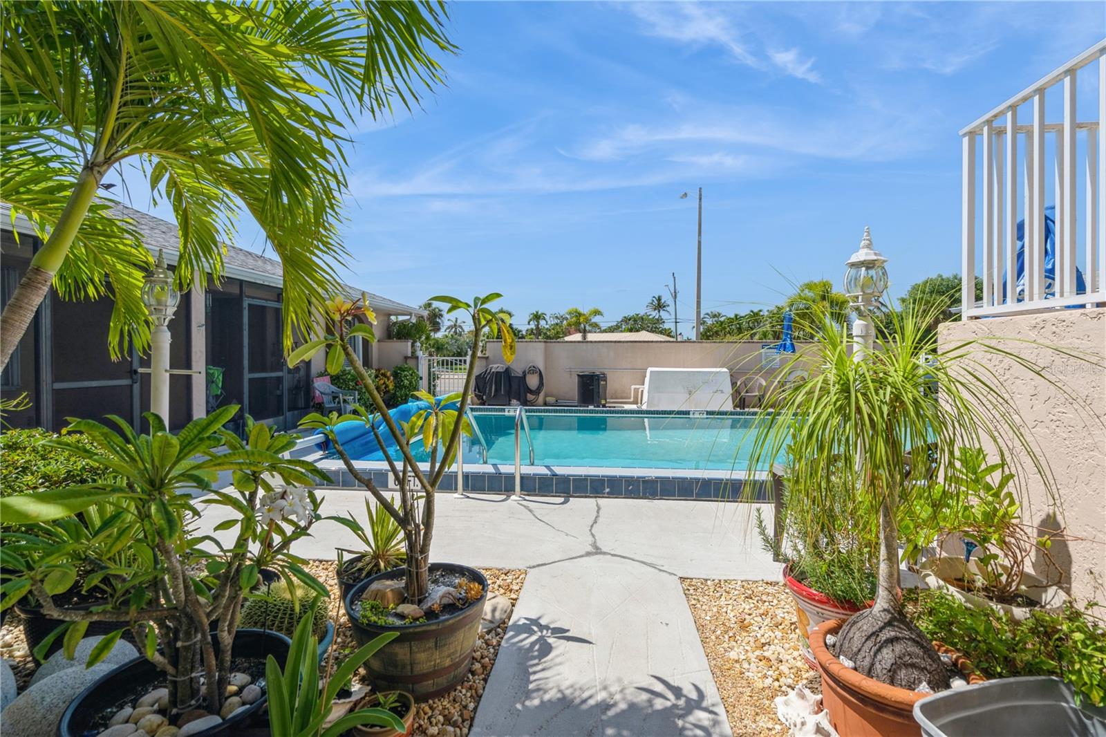 Image 27 of 35 For 527 Cape Coral Parkway W 4