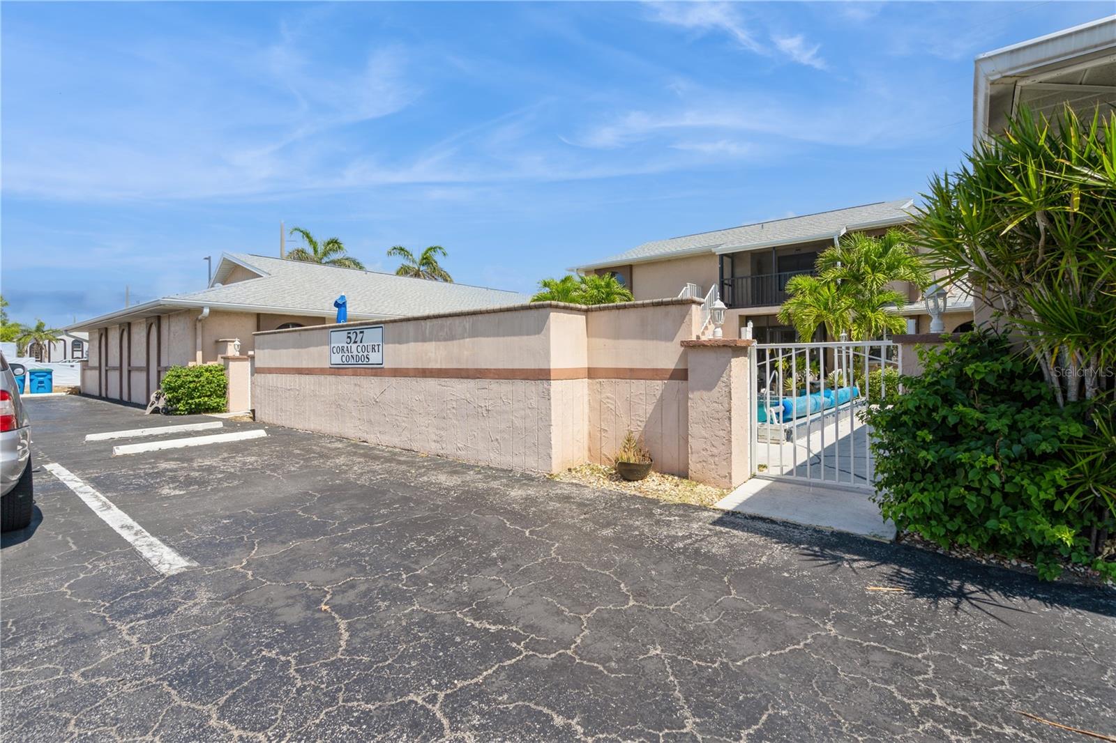 Image 28 of 35 For 527 Cape Coral Parkway W 4