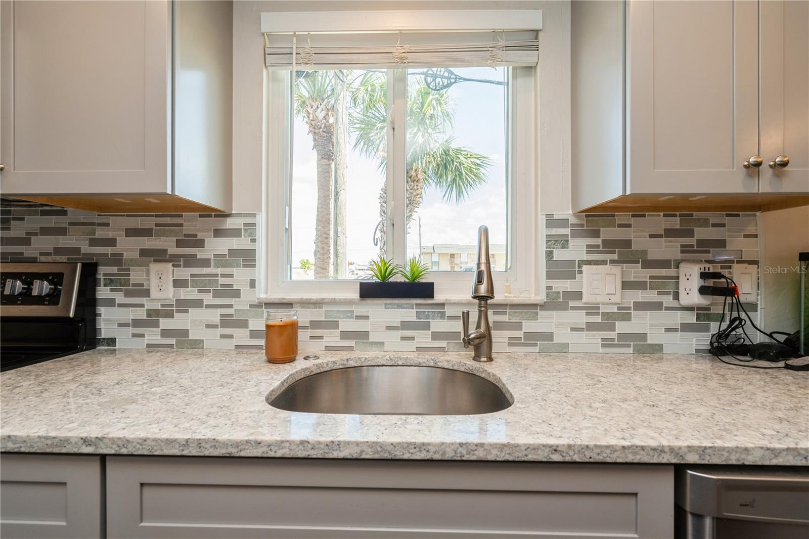 Image 4 of 35 For 527 Cape Coral Parkway W 4