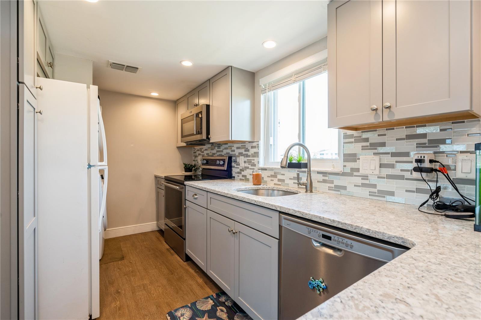 Image 6 of 35 For 527 Cape Coral Parkway W 4