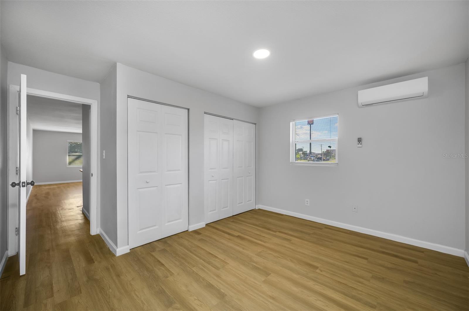 Listing photo id 8 for 5106 Columbus Drive A