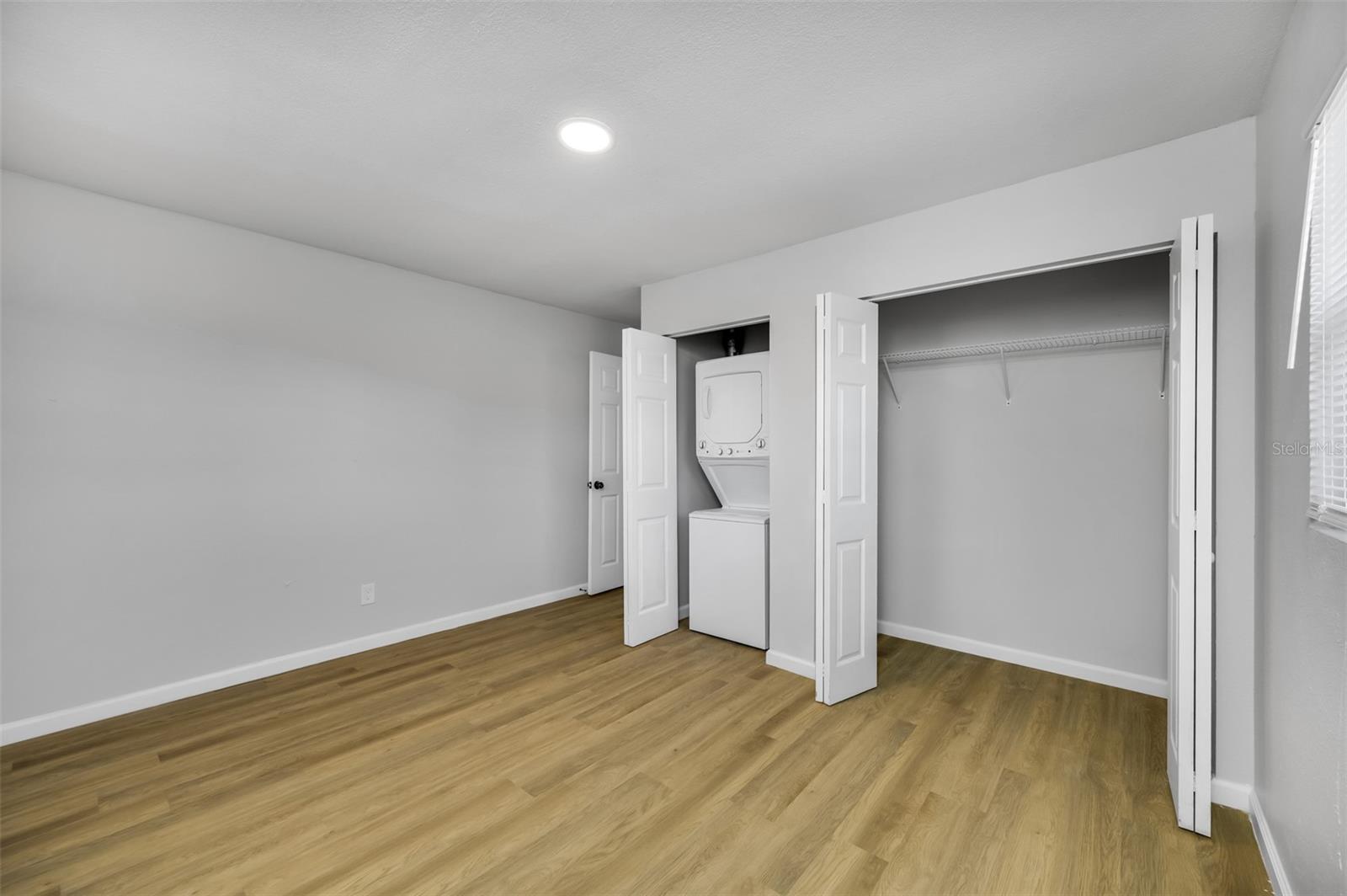 Listing photo id 9 for 5106 Columbus Drive A