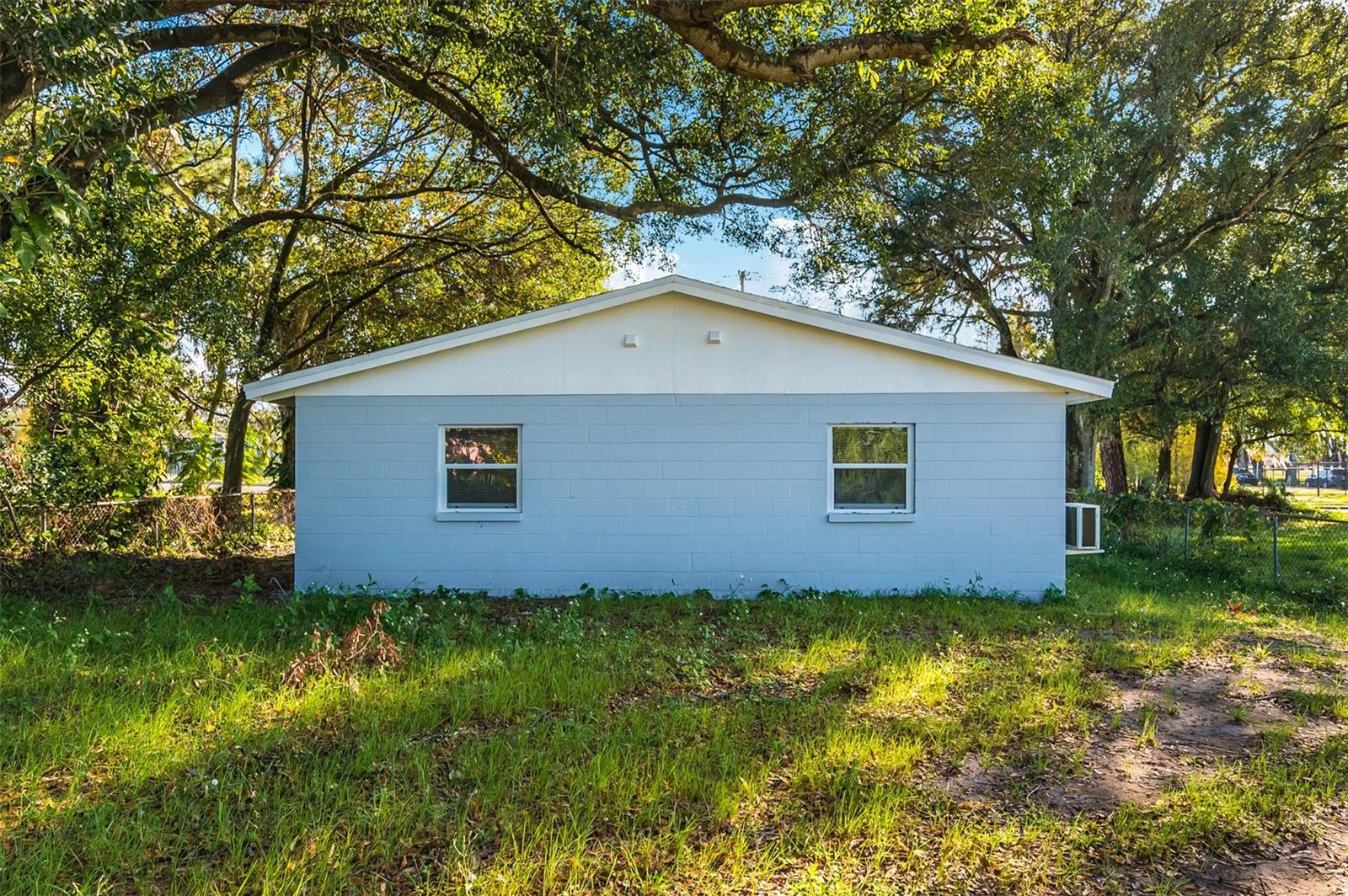 Listing photo id 0 for 5106 Columbus Drive A