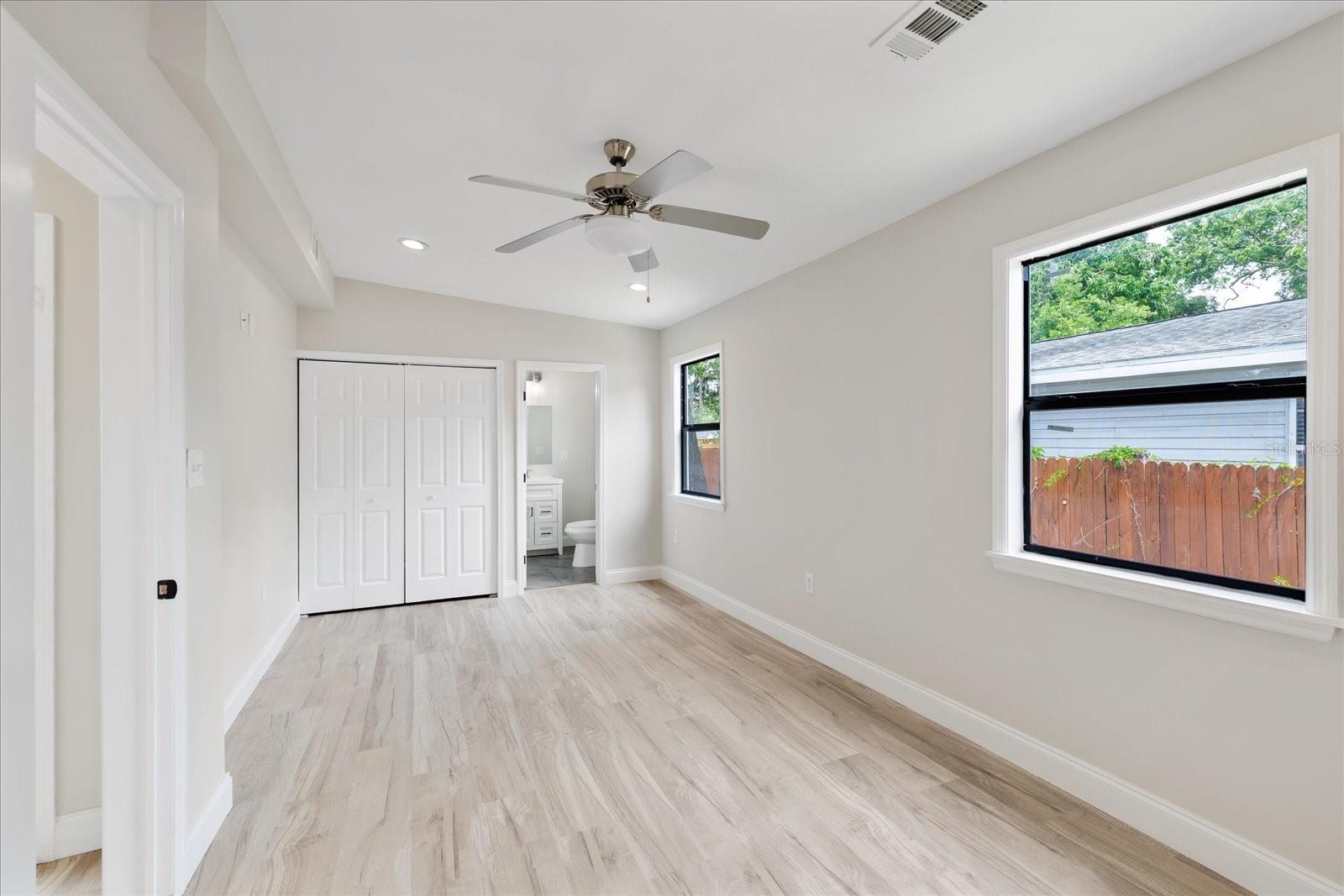 Image 11 of 25 For 1010 Flora Street