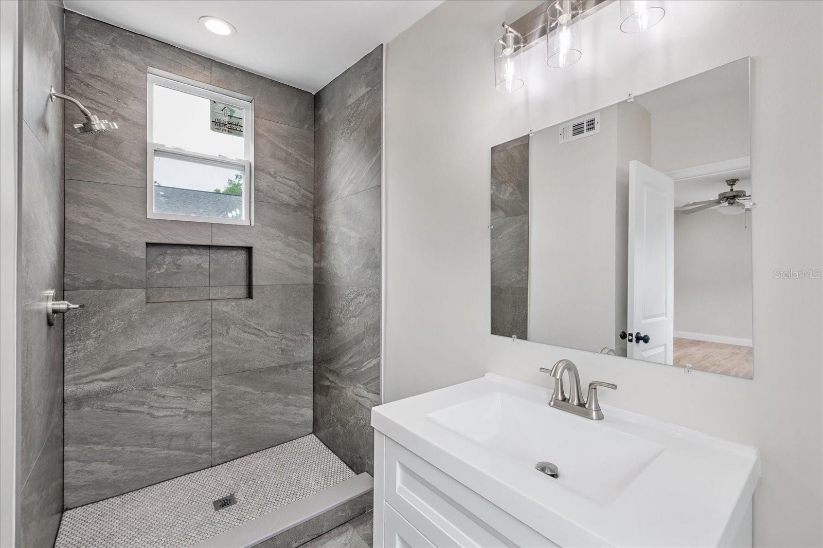 Image 12 of 25 For 1010 Flora Street