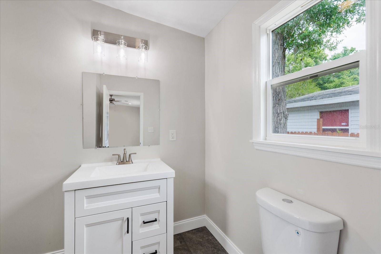 Image 13 of 25 For 1010 Flora Street