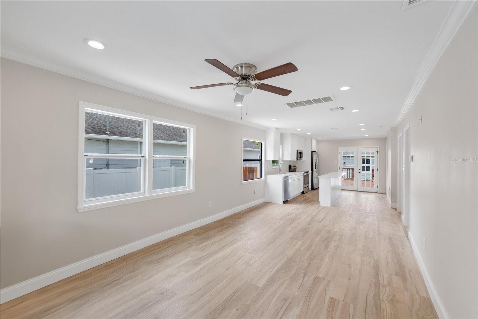 Image 3 of 25 For 1010 Flora Street