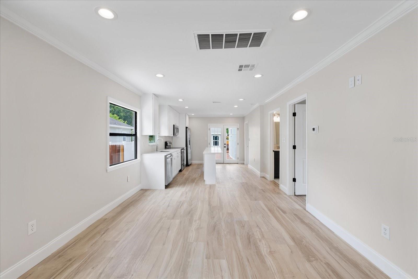 Image 4 of 25 For 1010 Flora Street