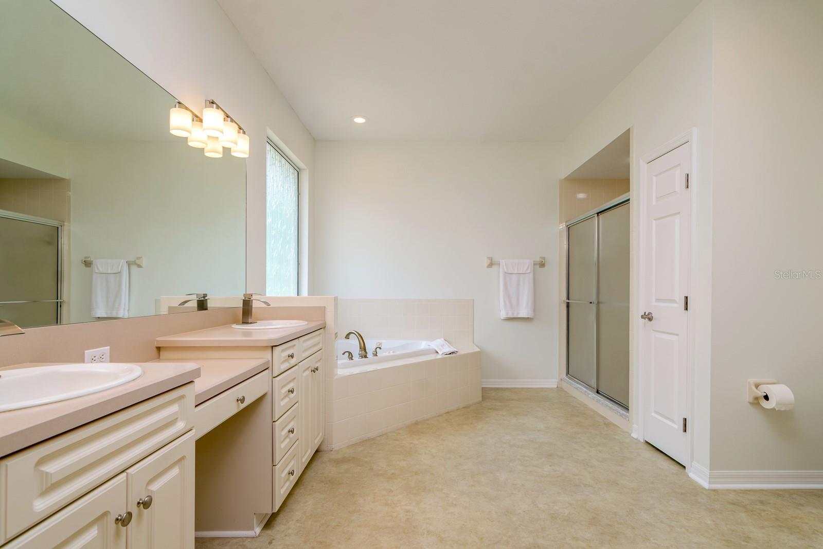 Image 23 of 56 For 2214 Deerbrook Drive