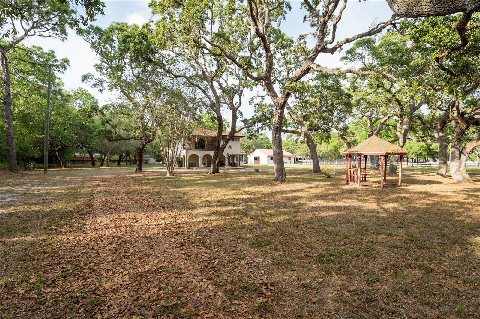 Listing photo id 9 for 12311 Oakwood Drive