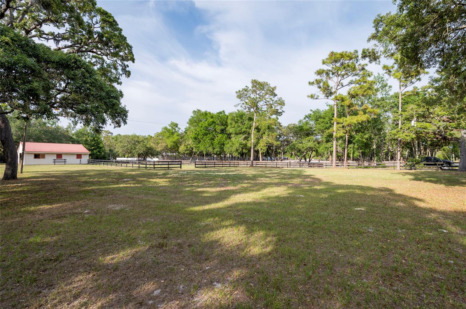 Listing photo id 13 for 12311 Oakwood Drive