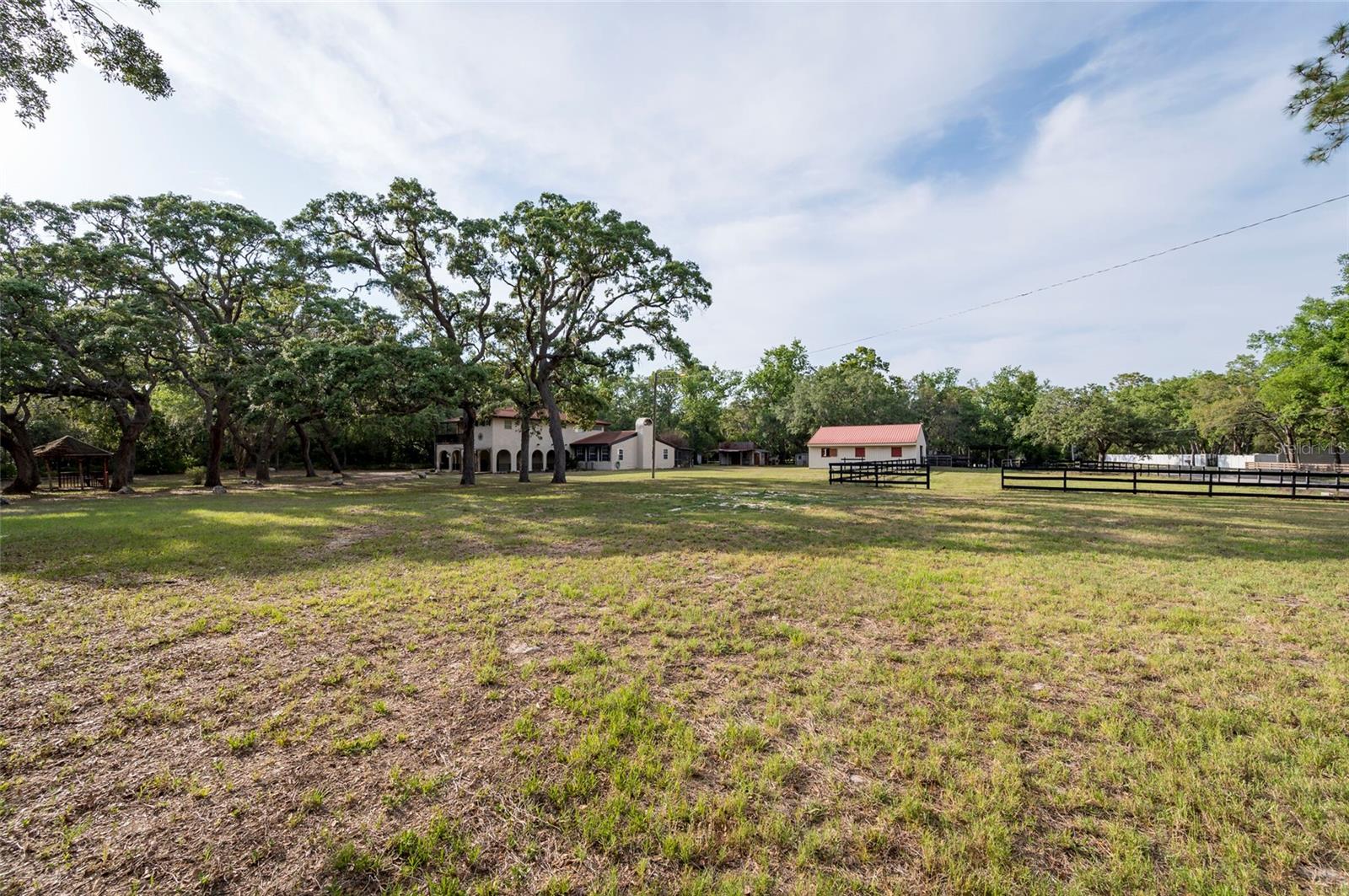 Listing photo id 14 for 12311 Oakwood Drive