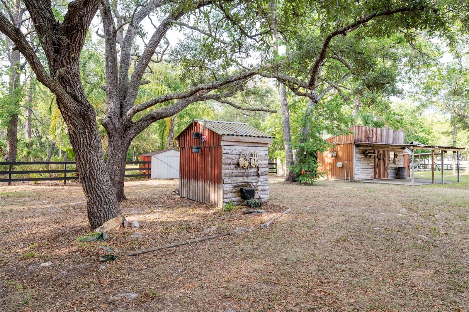 Listing photo id 24 for 12311 Oakwood Drive