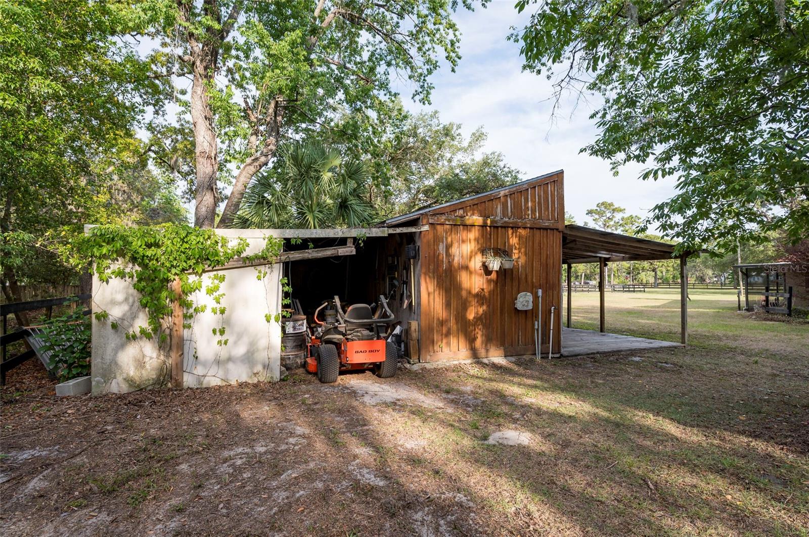 Listing photo id 27 for 12311 Oakwood Drive