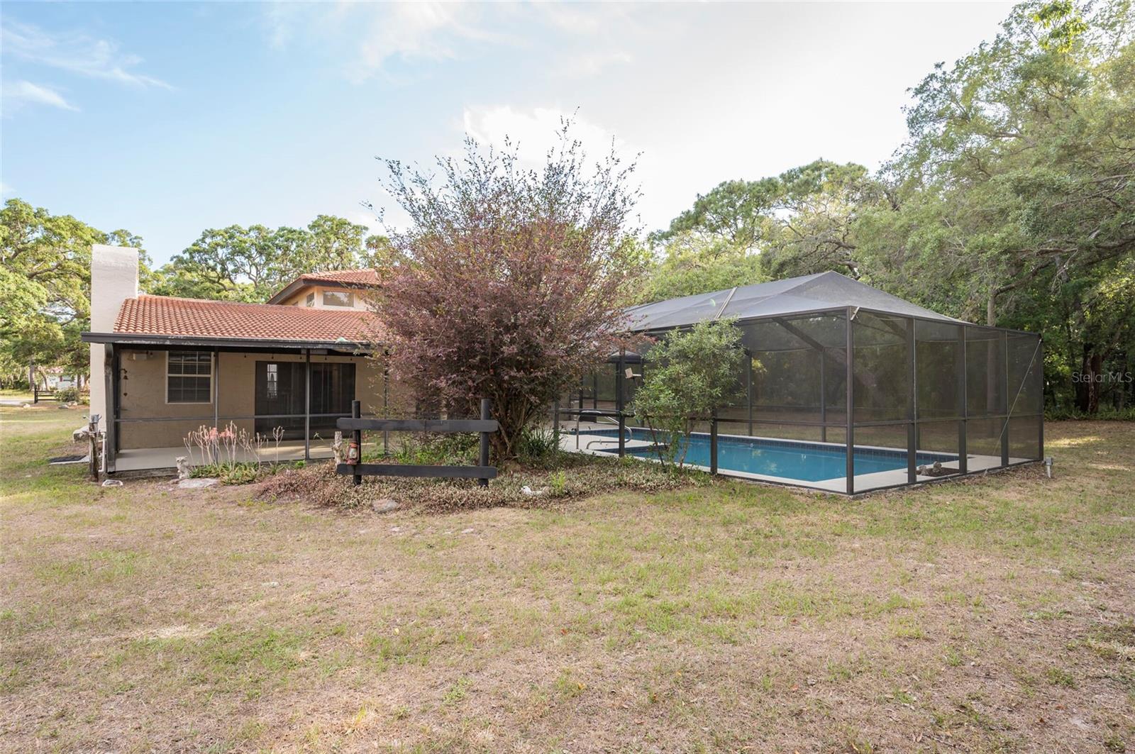 Listing photo id 30 for 12311 Oakwood Drive