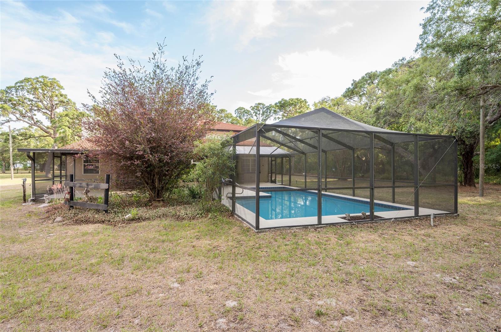 Listing photo id 31 for 12311 Oakwood Drive