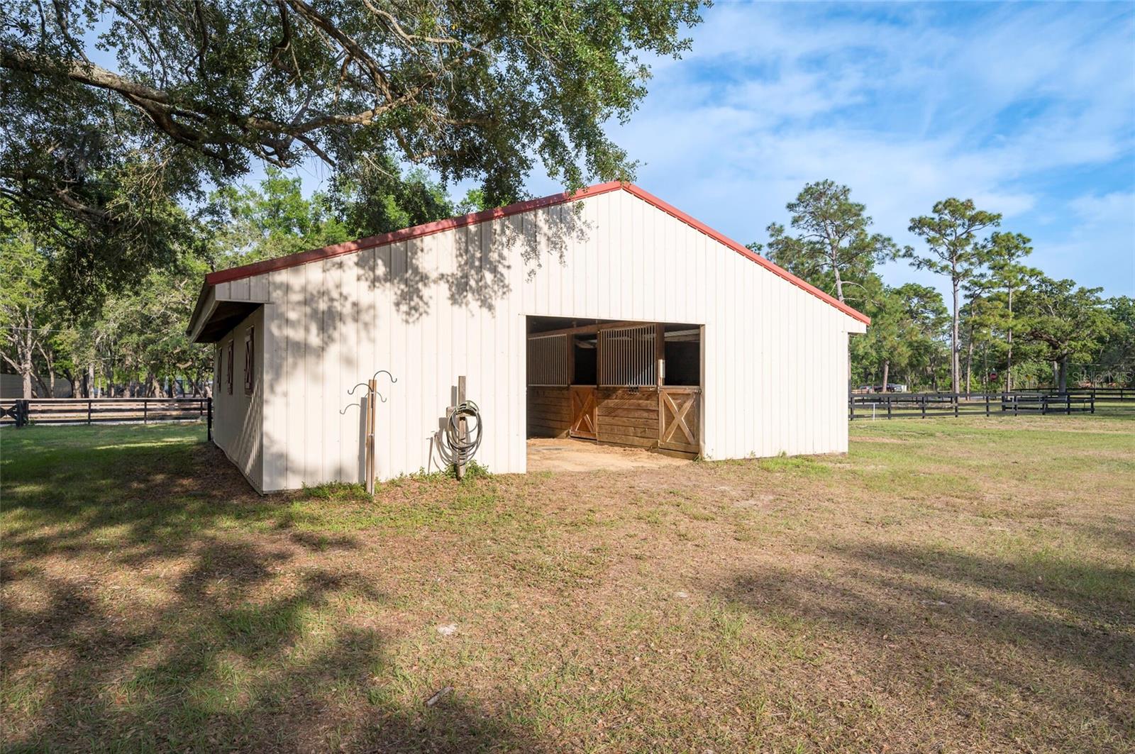 Listing photo id 32 for 12311 Oakwood Drive