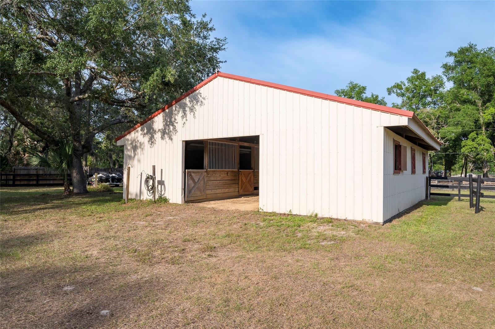 Listing photo id 33 for 12311 Oakwood Drive