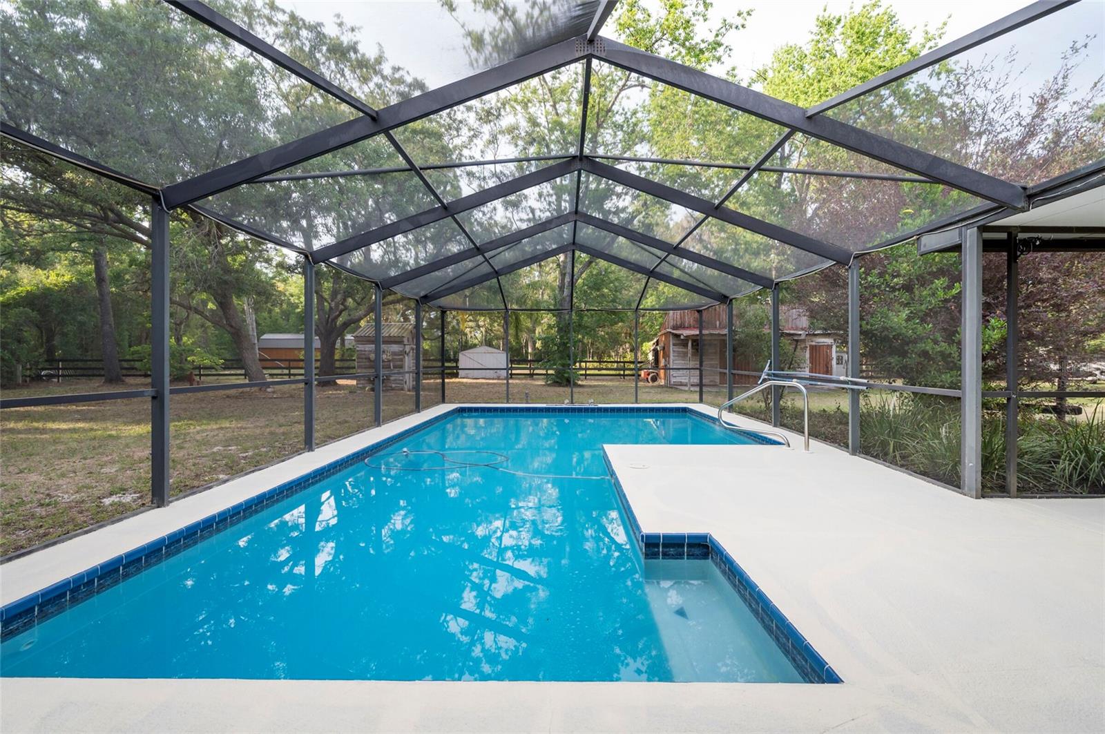 Listing photo id 38 for 12311 Oakwood Drive
